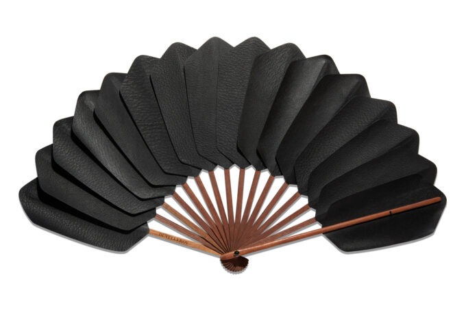 Éventail Palmettes Cuir Noir logo gravé