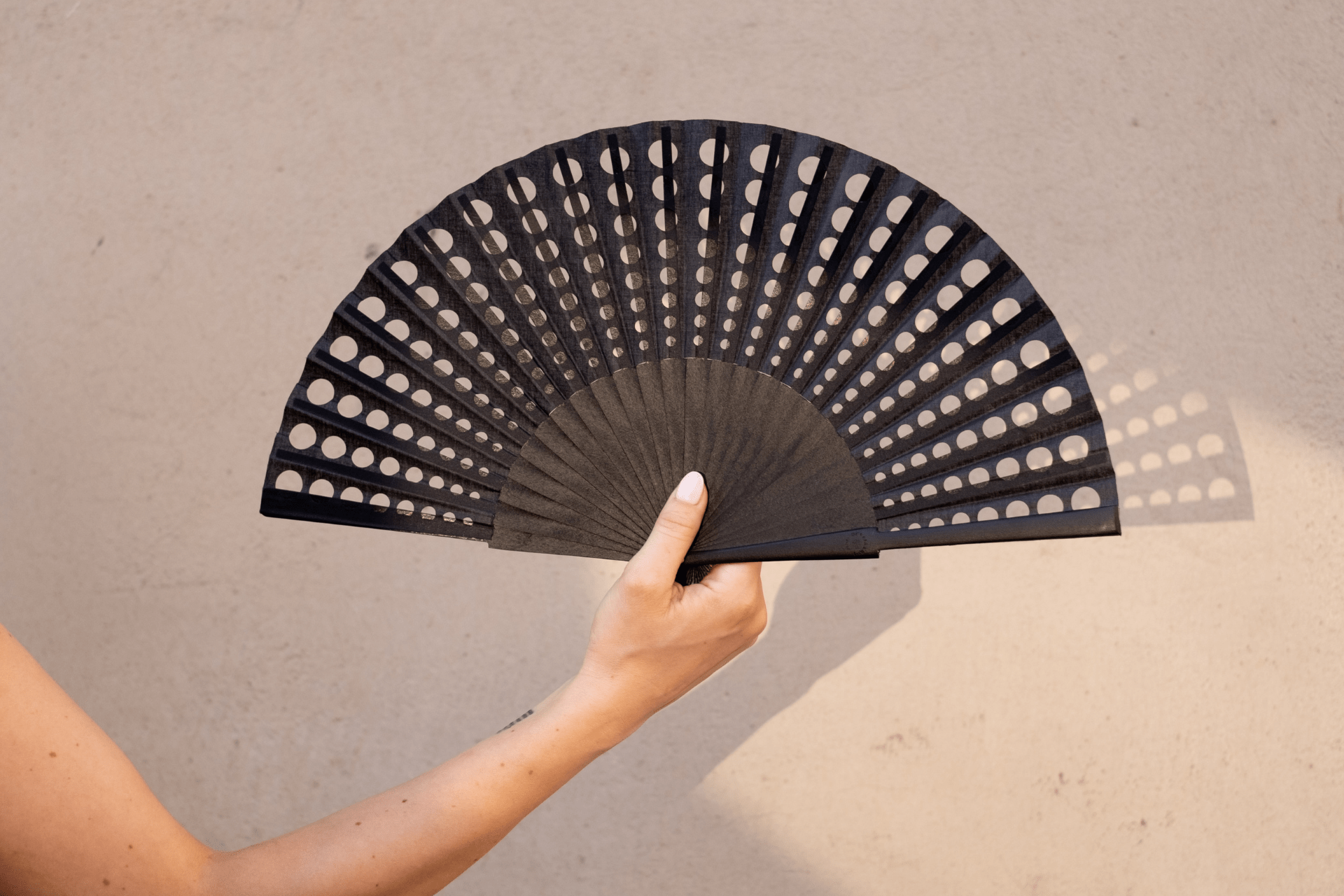 Ready-to-wear Black See-through hand-fan