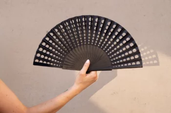 Éventail Perforé porté main