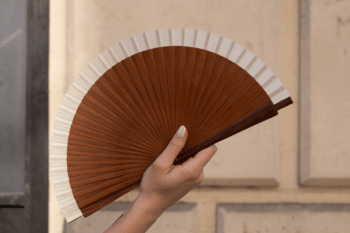 Éventail Pocket Fan ivoire porté main