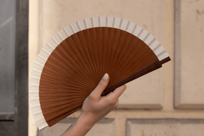 Éventail Pocket Fan ivoire porté main