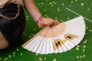 Eventail masque ivoire porté