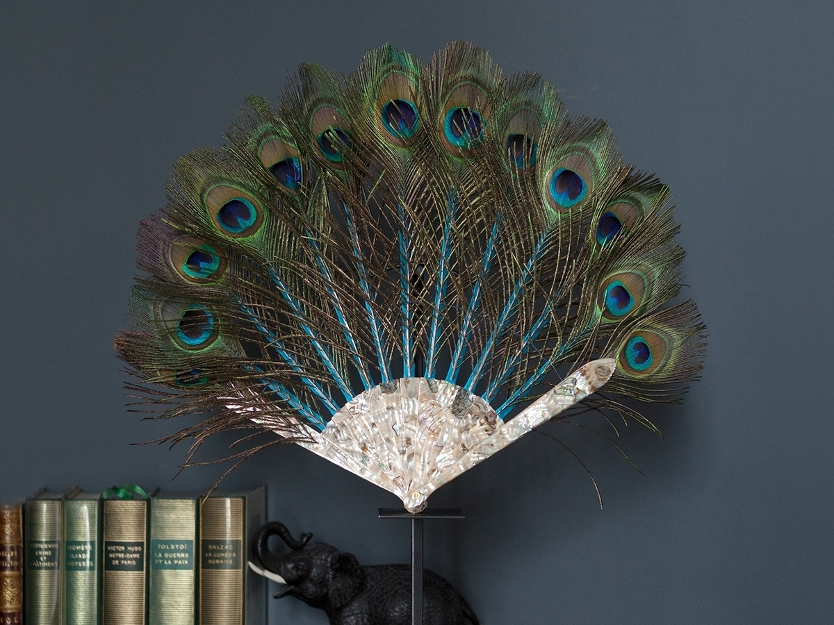 Peacock feather and mother-of-pearl frame Couture Hand-fan