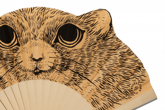 Fifi the hamster Natural wood hand-fan detail