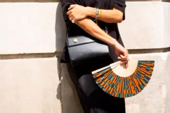 Anamorphée éventail orange et vert porté format fiche