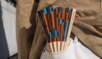 Eventail Anamoprhée Orange et Turquoise porté formt fiche