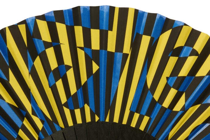 Anamorphee-x-Duvelleroy-–-Eventail-Jaune-et-Bleu-azur-detail-fond-blanc-web-