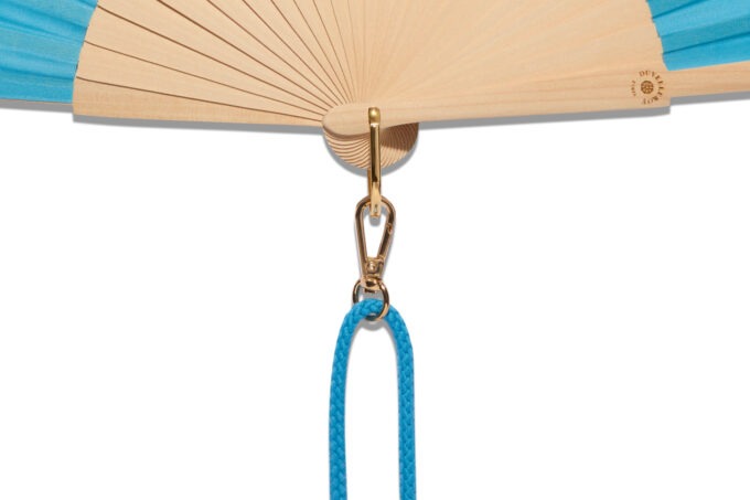 Eventail-Take-Away-Bleu-detail-1-fond-blanc-web-
