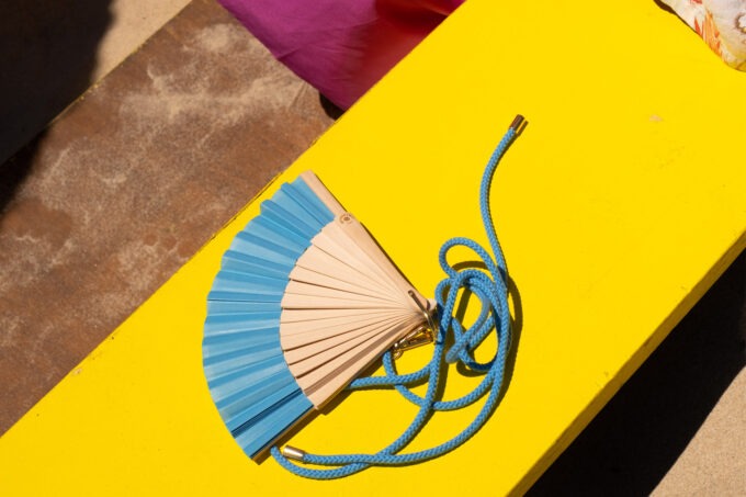 Eventail-Take-Away-Bleu-porte-format-fiche