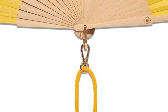 Eventail-Take-Away-Jaune-detail-1-fond-blanc-web