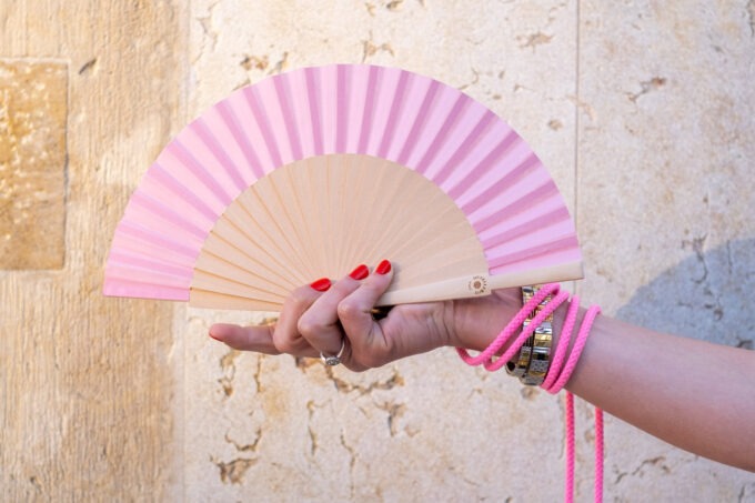 Eventail Take away rose porté main format fiche