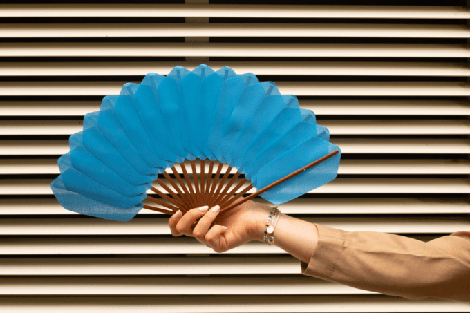 Éventail Palmettes coton turquoise porté main