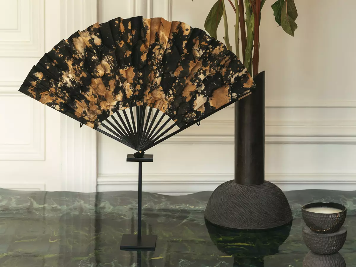 Eventail Sophie Dries noir grand format fiche couture