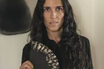 Eventail Take Away Sophie Dries porté format fiche PAP