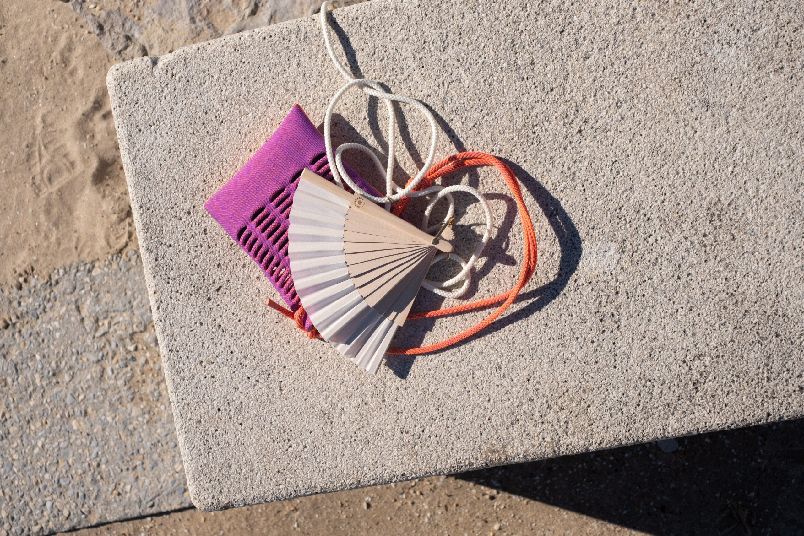 Éventail Take Away ivoire ambiance nature morte © Laurène Bouaziz